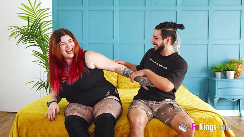 FAKings: Alternatif Kecantikan Chubby Fucks Seorang Pelancong: Leia Saez, Memerah Susu...