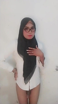 Vom Lehrer zum Schwanzsüchtigen – Hijabi-Sissy, gebrochener Geist