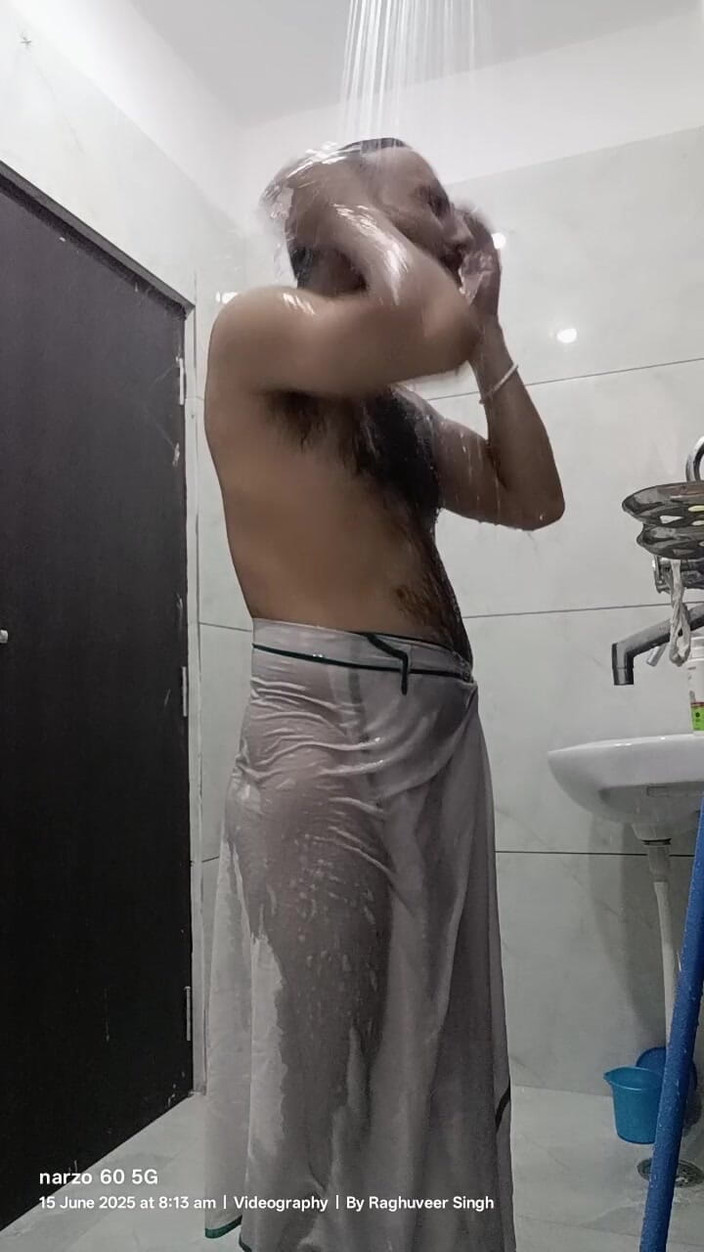 Rajasthani-old-lover: デシ・マンは水を楽しむ