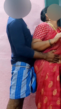 Desi Aunty Screams in Hurt While Having Anal Sex.
