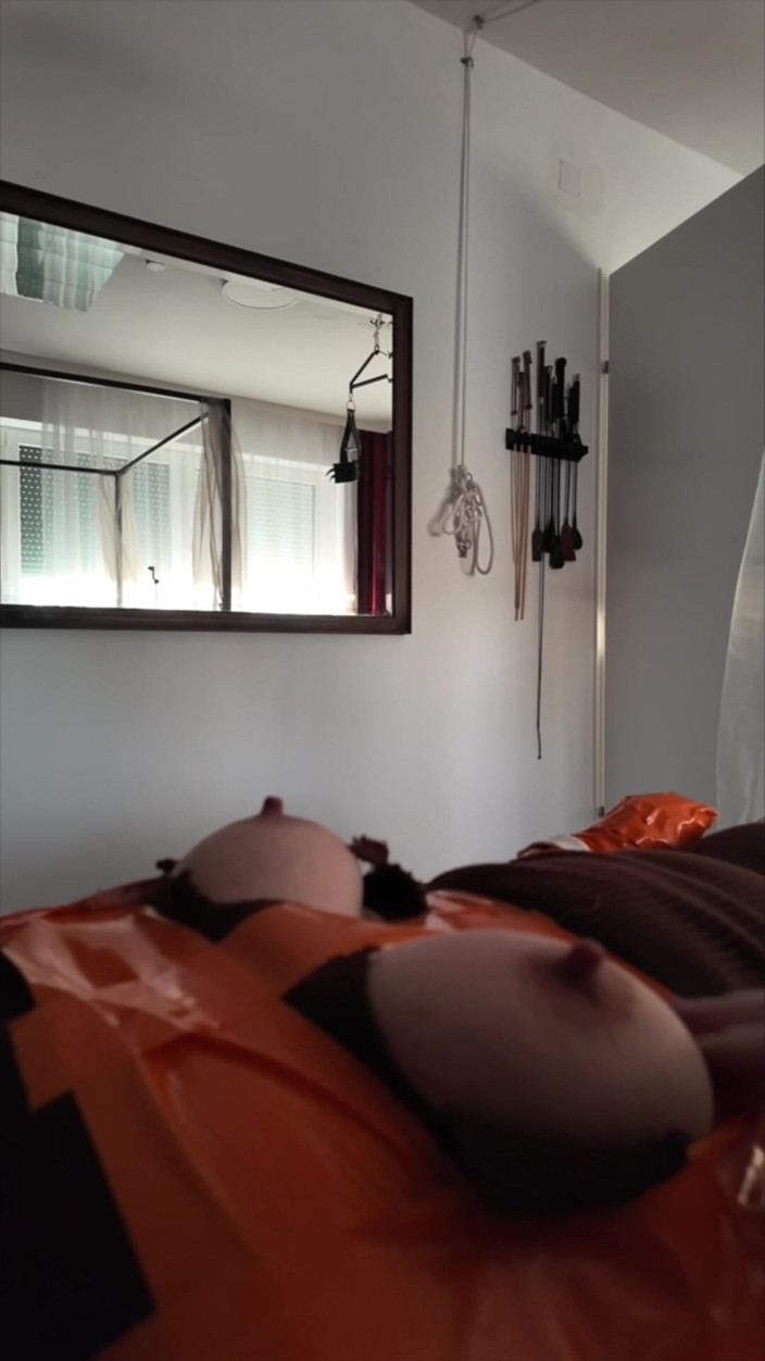 Elena917: Часть 2 - Бондаж клейкой лентой, шлепанье урожай, БДСМ с сосков, оргазмы
