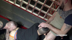 Raw French Bad boys: 年轻的法国荡妇被两个异性恋男孩用来发泄