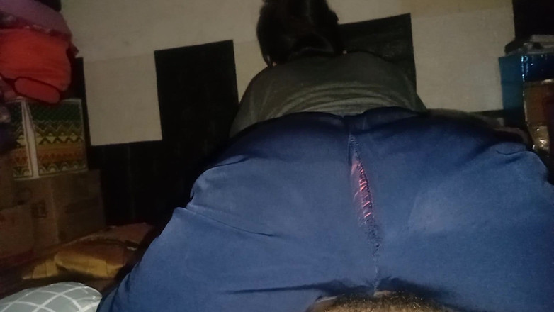 Famly sex: 내 엉덩이를 아시아 소녀에게 따먹고 싶어.