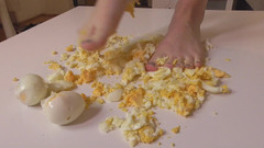 Solo Austria: I crush your nuts like these eggs!