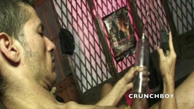 Crunch Boy: Peluda garoto fodido por vibrador XXL em um quarto dos...