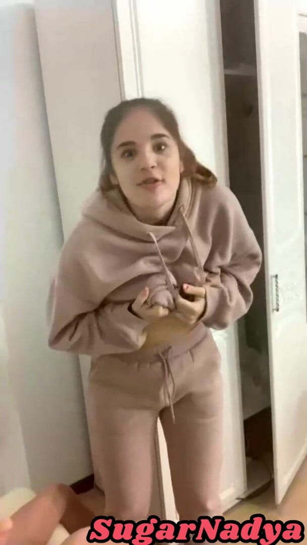 SugarNadya: A festa terminou com lambida nos peitos da RitaFox sexy