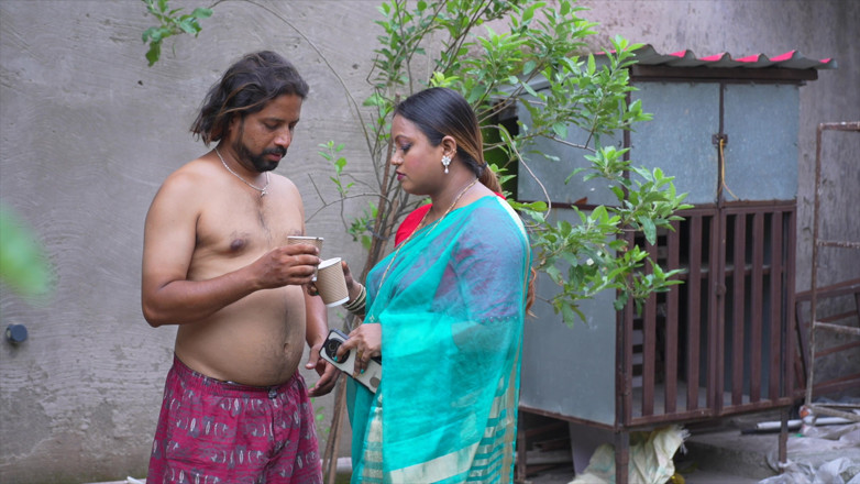 thedirtymovie: Tina Nandy a Rendu Visite À Un Ami À La Maison Pour...