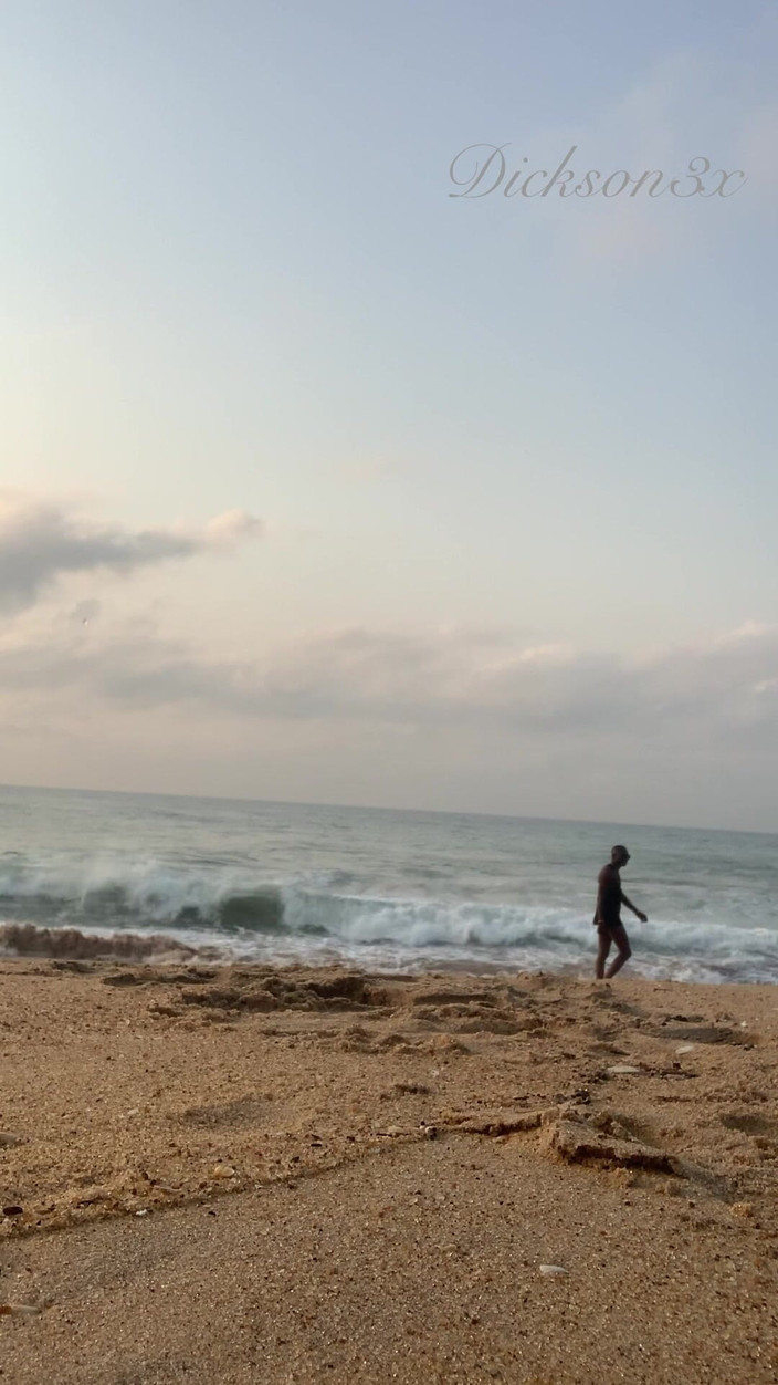 Dickass3x: Încă pe plajă având timp bun singur