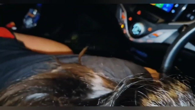 Asmita and sohom: Isteri dan blowjob orang asing di dalam kereta