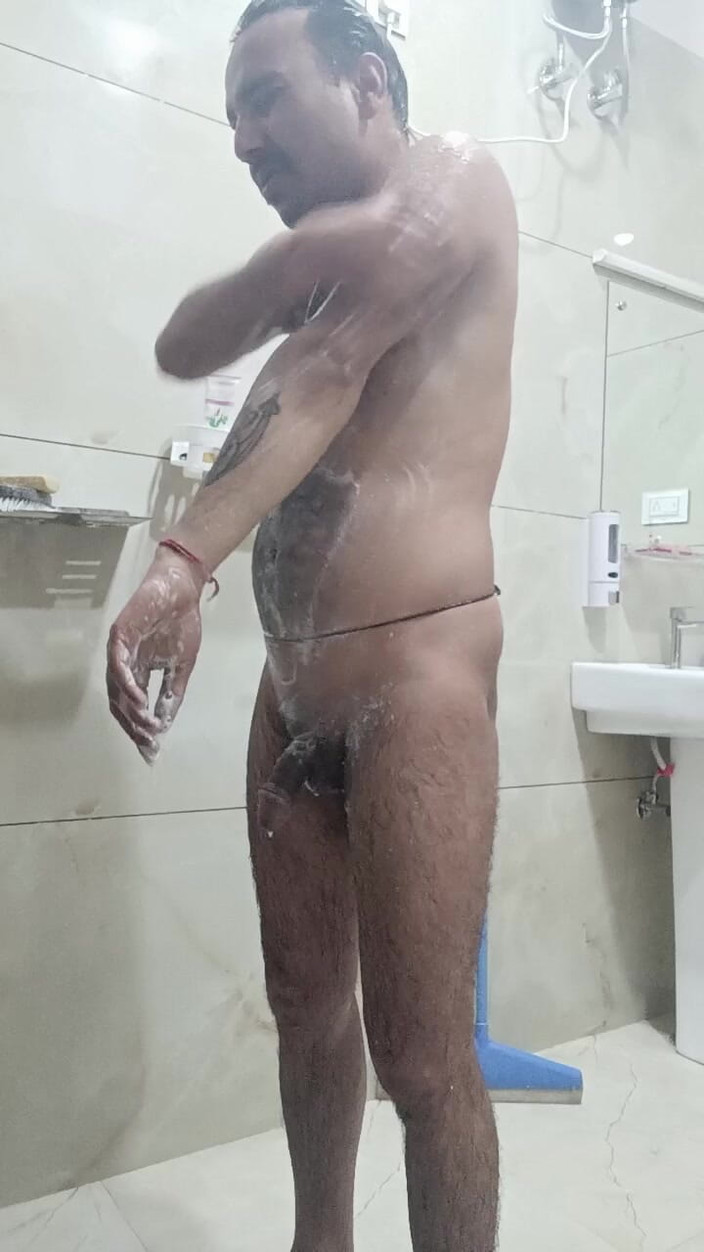 Rajasthani-old-lover: देसी आदमी साफ हो रहा है