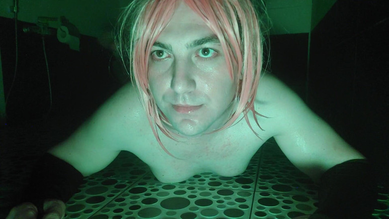 Kitty_Cross: かわいいフェムボーイがお風呂カラフルなライトの雰囲気の大きな天然のおっぱいを持っている