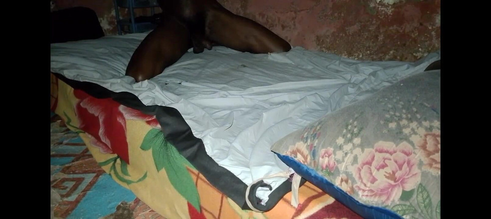 Masturbator emmy: Un tip negru african își fute patul