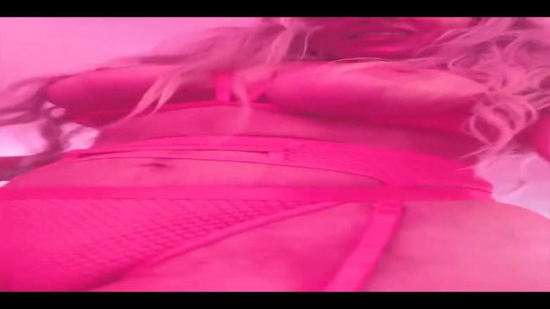 PaintedRose: Üvey annenin büyük götünü geri almak istediğini biliyorsun.. Kimseye söylemem....