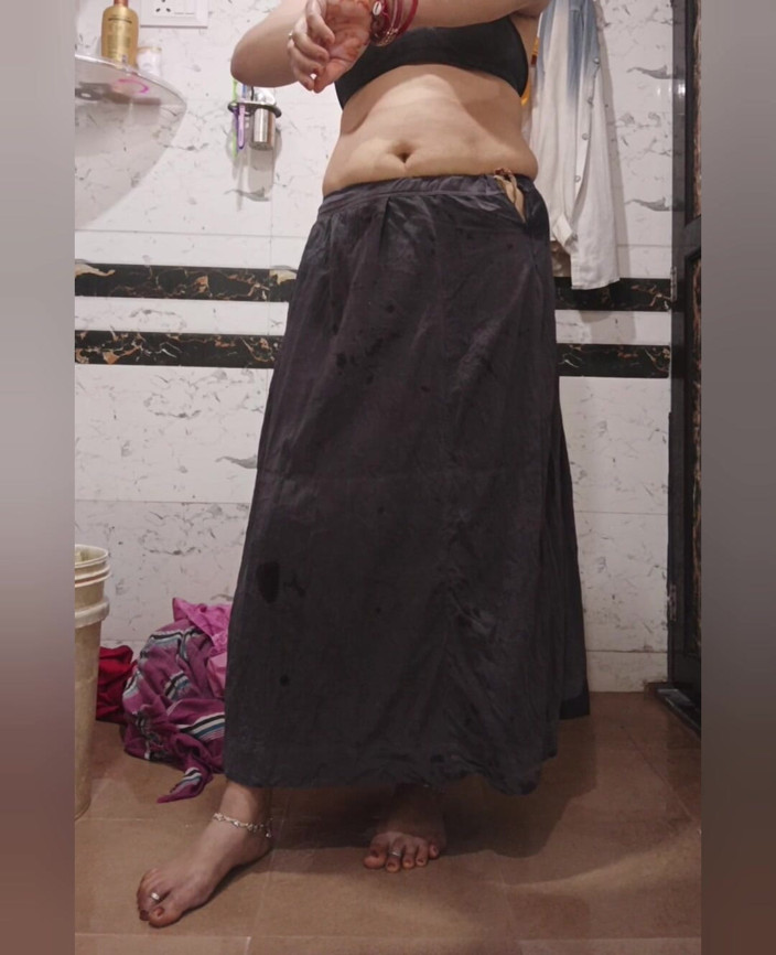 Priyahot77: Video hot priya si kakak ipar india lagi asik fingering...