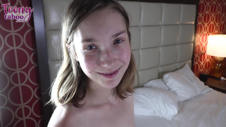 Teenytaboo: Chůva Claire je ošukaná do zadku