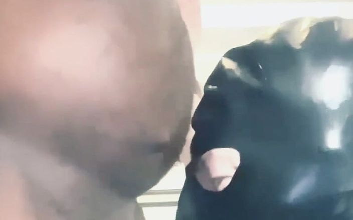 Black smoking muscle stepdad: Adegan titplay antar ras &amp; kulit karet bdsm tenggorokan dalam