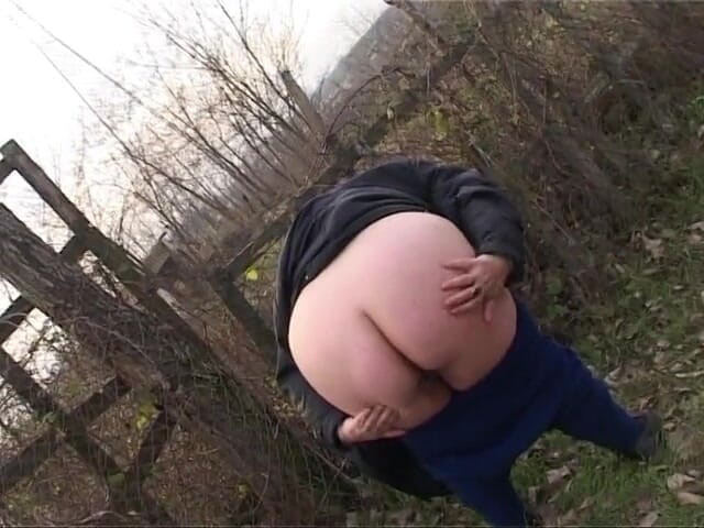 Out Sexxx: "Ma mamie me fait une pipe dans un parc !"