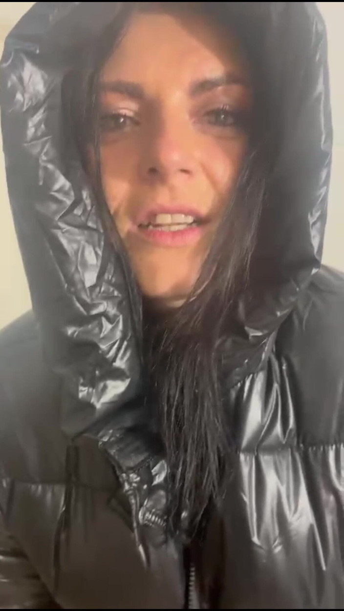 MilfyCalla: MiLF in lingerie sexy e cappotto lungo - specchio fantasia punto...