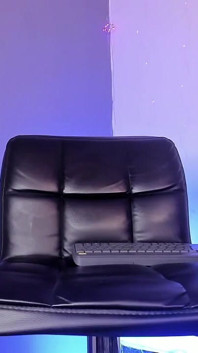 Trans Sissy Šuká Svůj Hluboký Zadek S Dildem, Zatímco Její Nylonové Nohy Tě Škádlí