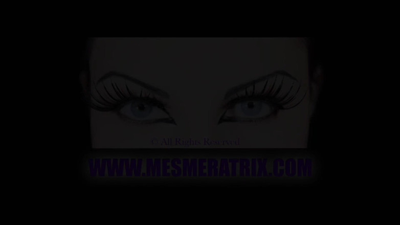 German BDSM MMV: 휠체어 쓰리섬에서 남자를 유혹하는 섹시한 돔