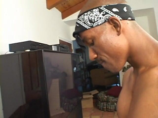 First Black Sexperience: Compton gangsta adam tombul beyaz brunet domaltarak sikiyor