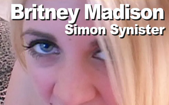 Edge Interactive Publishing: Britney Madison &amp; Simon Synister honění na obličeji v bikinách