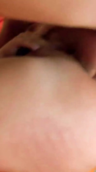 Katja Kassin tiene enormes tetas y un culo profundo donde entran las pollas de Toni y David