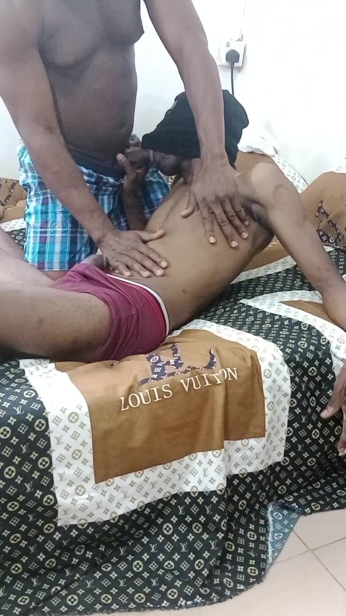 Enigmatic Buoy: Velký čůrák Twink je rád ošukaný a hýčkaný