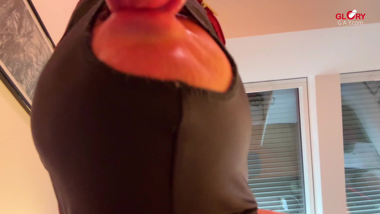 GLORYHOLEGAYS: Língua de Gloryhole Enorme Faz ele Duplo Orgasmo