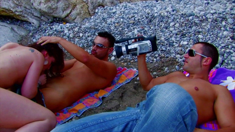 Italian Vintage Porn and MMV Clips: Schöne doppelpenetration in action im freien