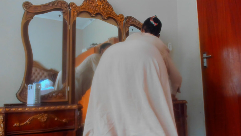 AnalEbony: Ebony velký zadek chvění při úklidu domu