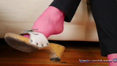 KimisWorld: Sensual Menjuntai & Bermain Sepatu dalam Celana Ketat Merah Muda - Loafers &...