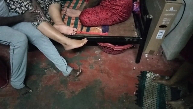 Benita sweety: Üç teyzeyle edepsizce konuşuyor