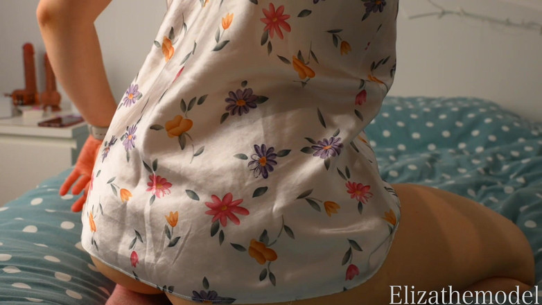 ElizaTheModel: Декольте дражнять, заохочення до дрочки