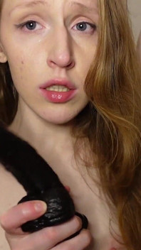 Mamada En Consolador Negro Y Follada De Tetas