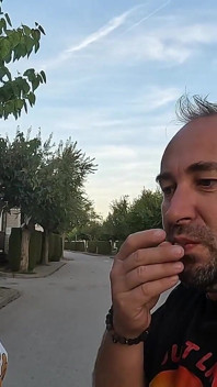 Pe o stradă împărțirea reciprocă a unui cub de spermă de 10 încărcături