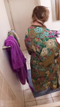 Üvey oğlum banyoda içime geldi