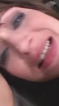 La mora culona rachel luv succhia due cazzi e si fa sborrare su tutto il viso