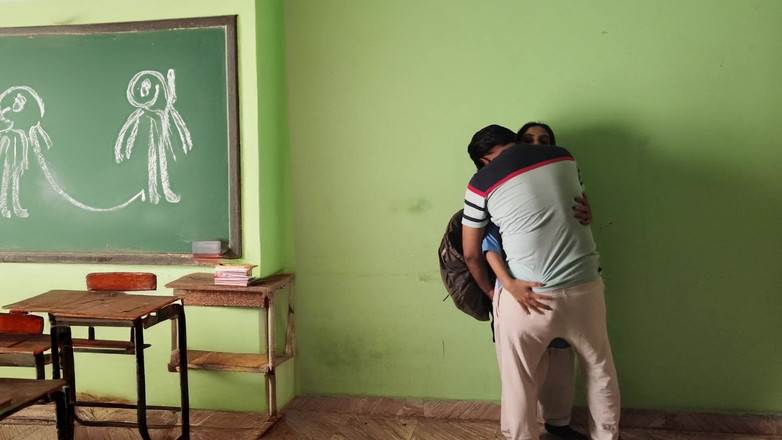 Bobbypranav: Studentesse indiane universitarie scopano in classe
