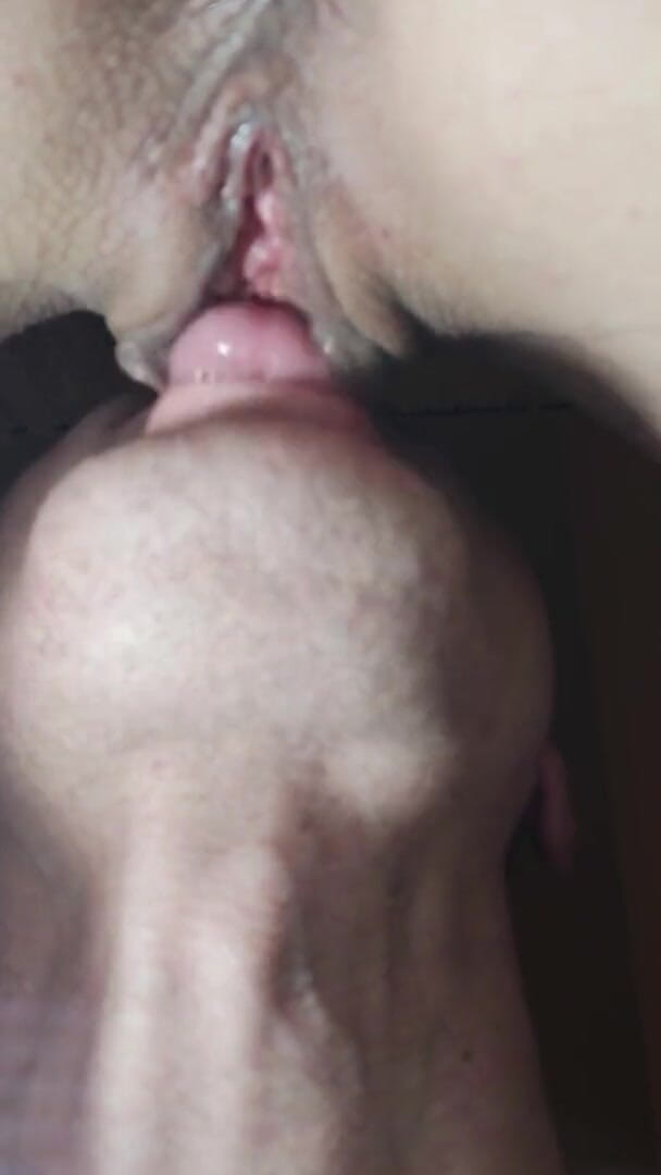 Wet Pussy Fuck: Lins de pizdă de aproape - această pizdă este foarte umedă și...