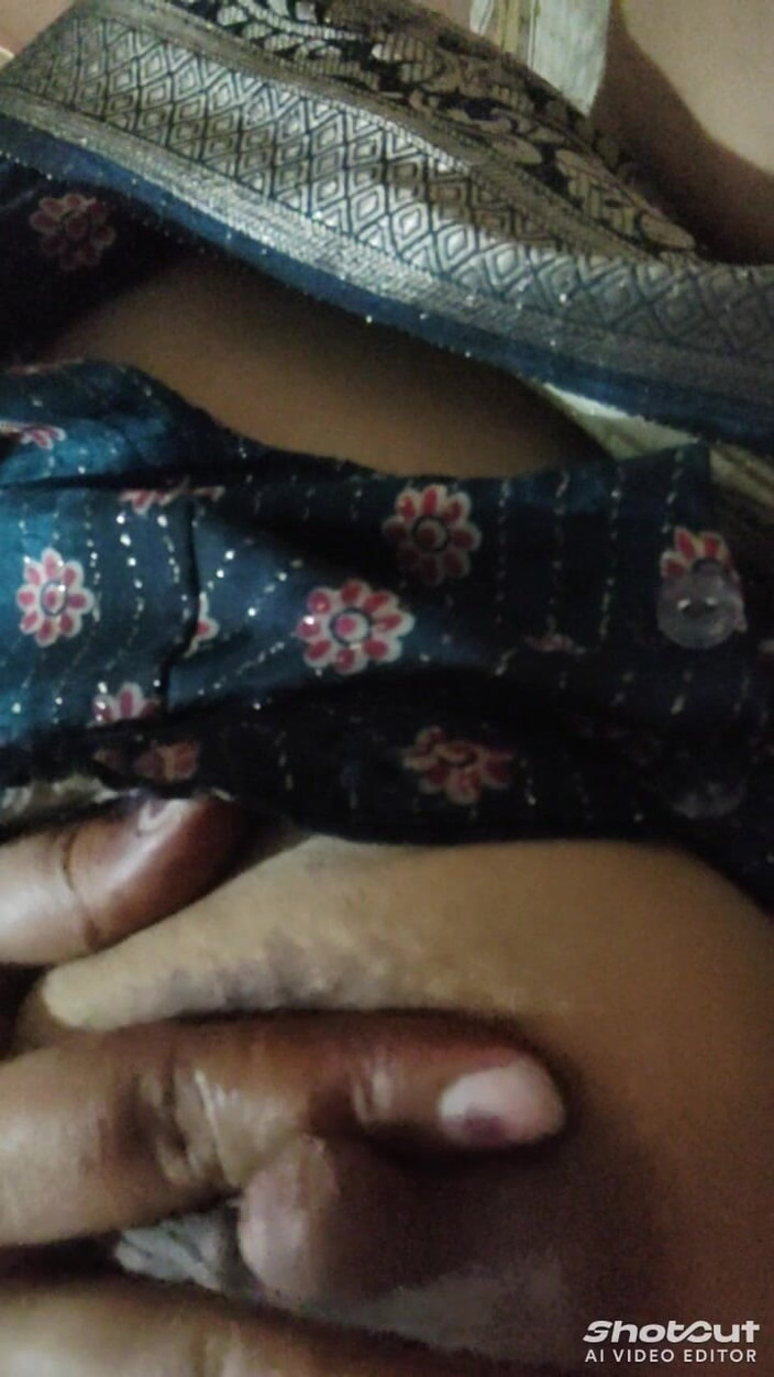 Dr_doom21: Desi Bhabhi Ke Desi Chuchi