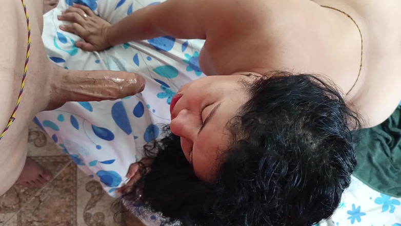 Valkyrieandluigy: Gordita chica chupando sabroso