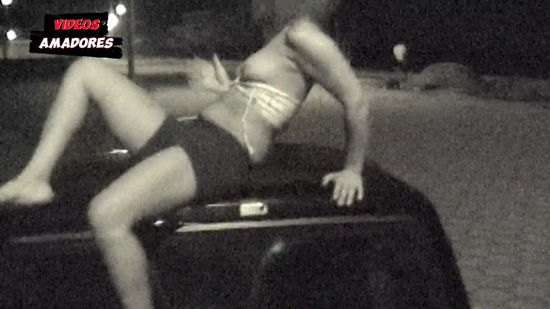Amateurs videos: Aku bikin istriku bugil di depan umum!