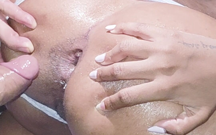 Amante anal: Üvey kızımın enfes bir göt deliği var