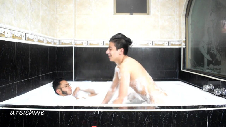 Dreichwe: Tar ett avkopplande bad i en jacuzzi