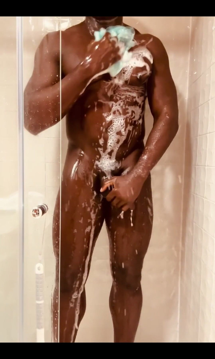 Afro Black XXX: Gel duşta bana katıl