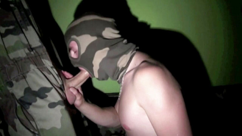 FRENCH PORNSTARS FUCKERS: Děvka ošukaná XXL ptákem z uniformy vojenského chlapce