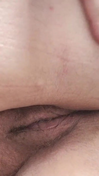 털이 무성한 후장, 엉덩이와 보지를 클로즈업하고 발정난 자위