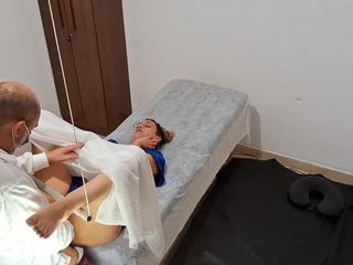 Gabi SweetCouplesStories: Ginecólogo se aprovecha de la excitación e ingenuidad de la...