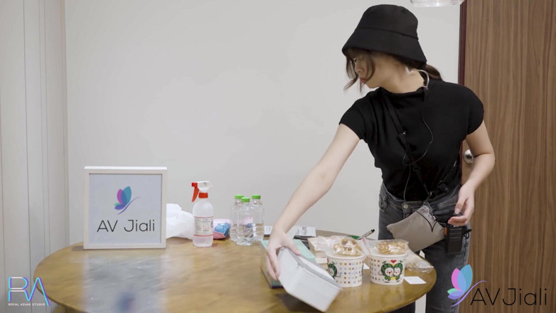 AV Jiali: Assistant Ranako Replaces a Porn Actress at the Porn Movie...